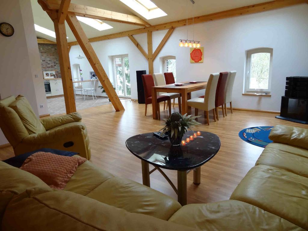 Nitschke "Zum Nusshof" Apartment Ahrensfelde Ruang foto