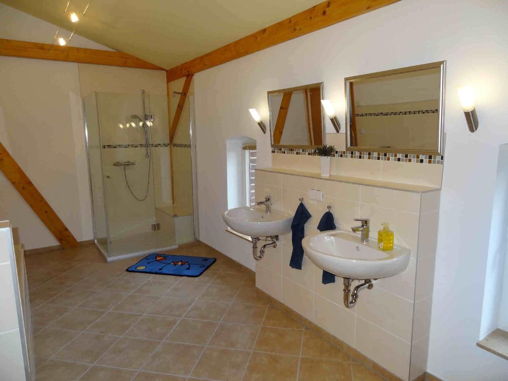 Nitschke "Zum Nusshof" Apartment Ahrensfelde Ruang foto